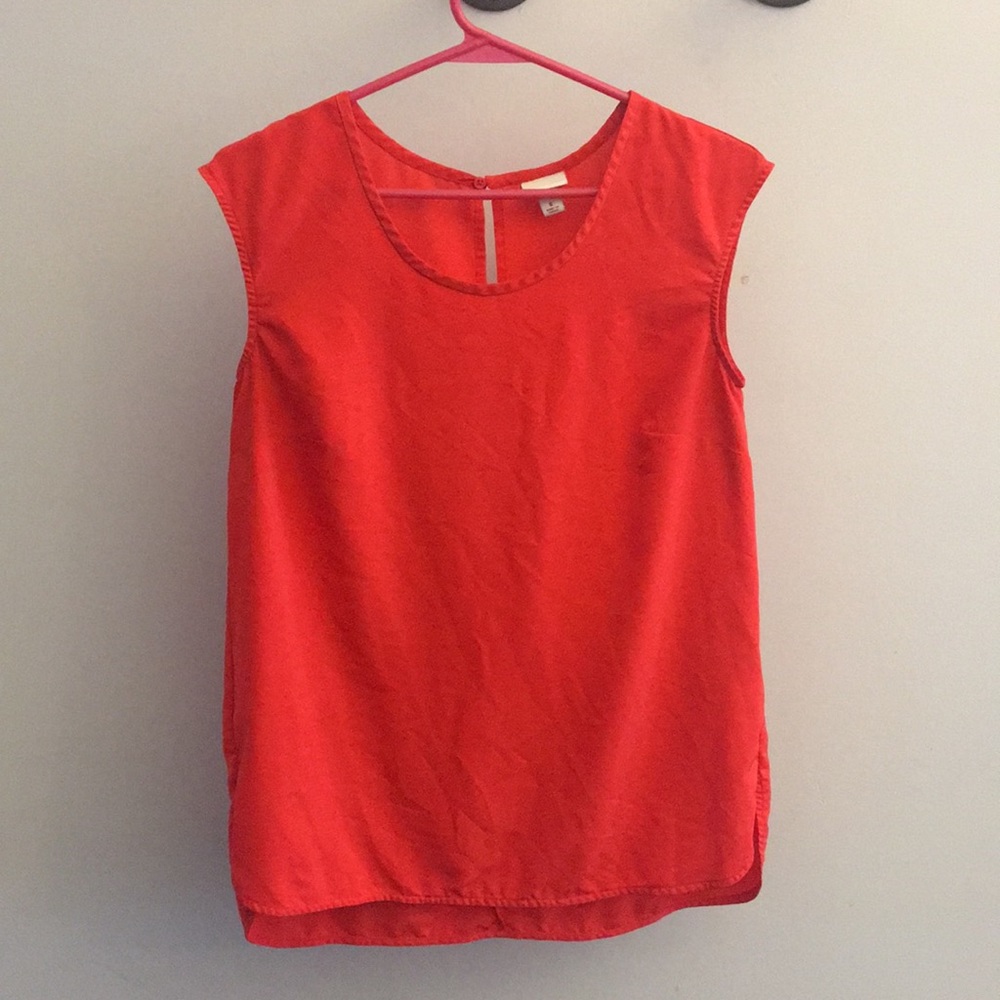 Sleeveless blouse